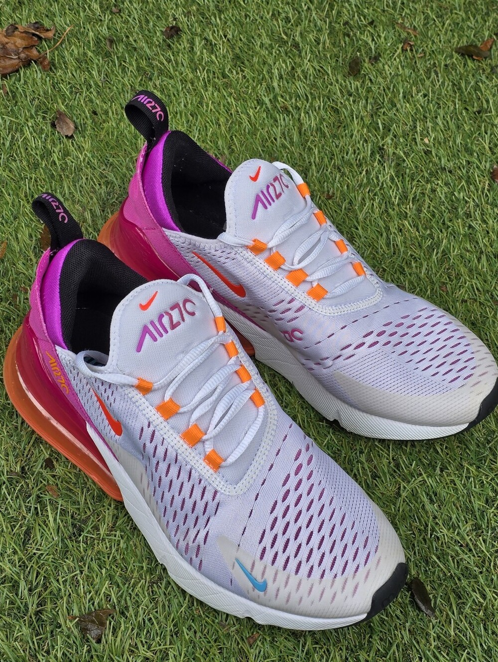 NIKE AIR MAX 270 - Women's Sneakers - SIZE 9.5